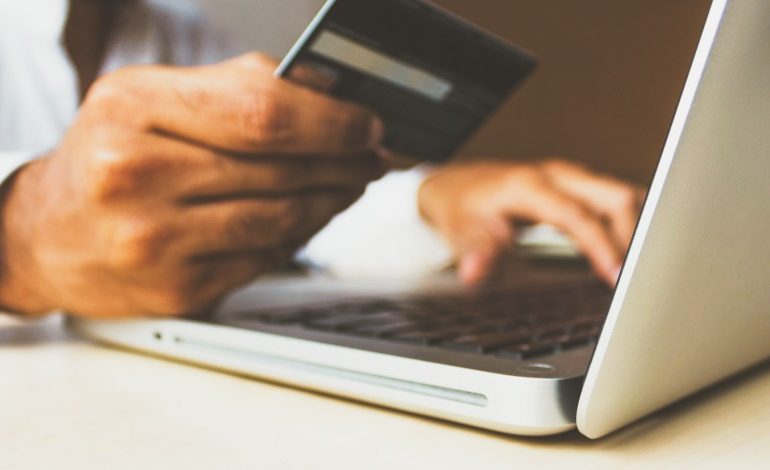 Social commerce: transforming the online shopping experience