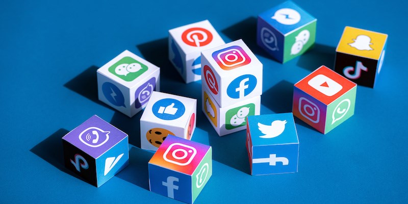 How to acquire customers through paid social media campaigns